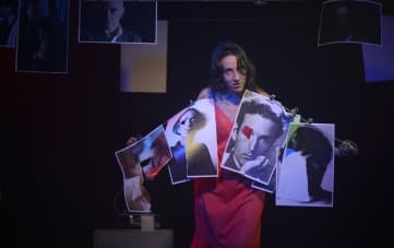הצגה: חמש לפנות ערב